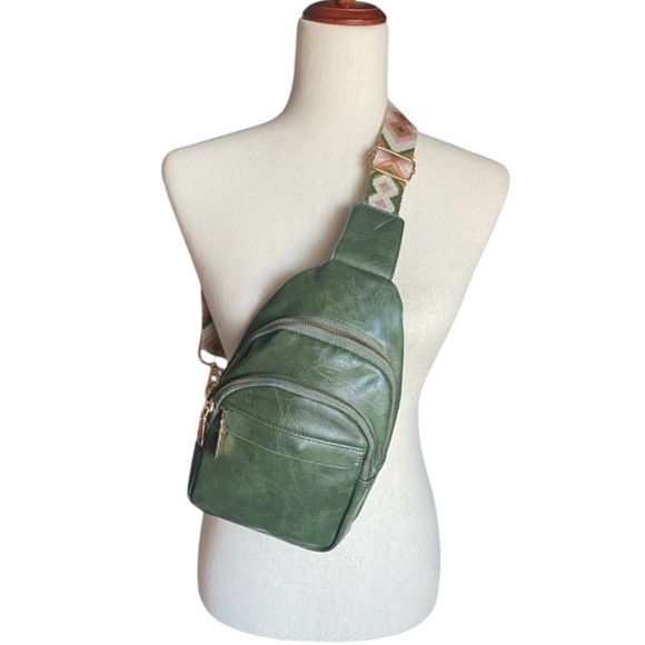 NWT-GREEN SLING BAG WITH GUITAR STRAP - Picture 1 of 5
